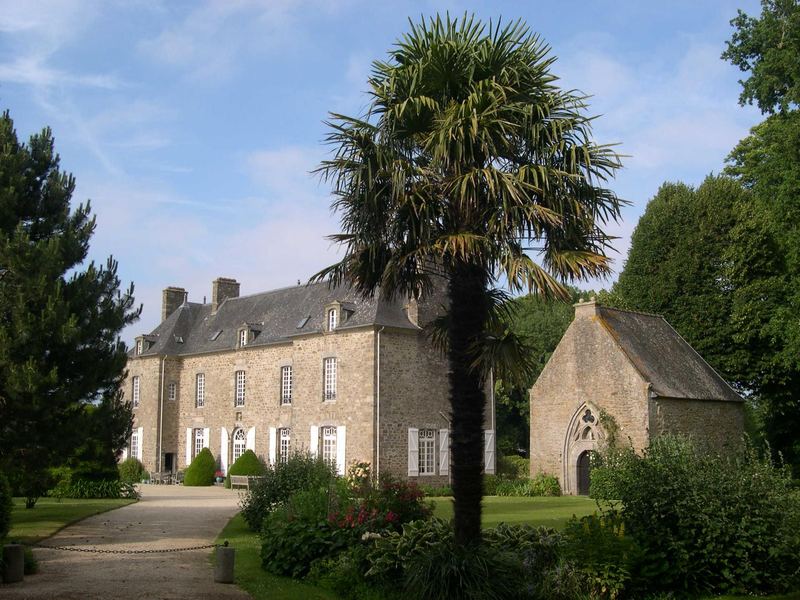 La malouinière, son palmier et la chapelle